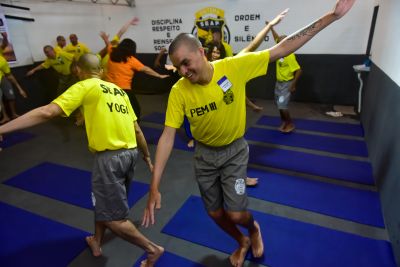 notícia: Custodiados da Seap concluem etapa de curso presencial de Yoga