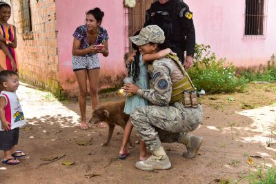 notícia: Seap doa ovos de Páscoa a crianças que residem no entorno de complexo penitenciário