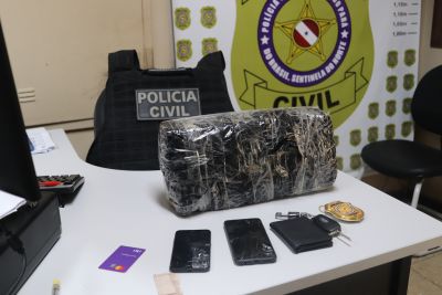 notícia: Polícia Civil prende dupla por tráfico de drogas no Terminal Hidroviário de Belém