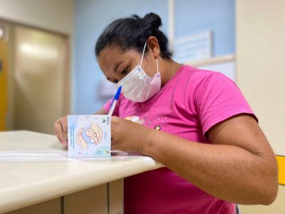 notícia: Puérperas internadas no HGT escrevem mensagens de carinho e motivação aos profissionais