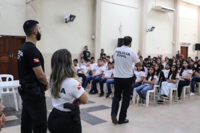 notícia: Polícia Civil leva palestra sobre bullying para estudantes de Tomé-Açu