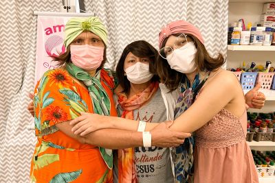 notícia: Pacientes do Hospital Ophir Loyola recebem perucas feitas com fios naturais