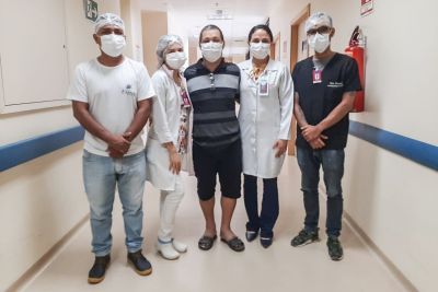 notícia: Depois de quase 200 dias internado, renal crônico comemora alta do Hospital Abelardo Santos