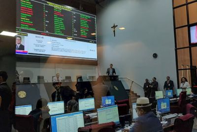 notícia: Alepa aprova PL que atualiza remuneração de técnicos-administrativos e operacionais da Uepa