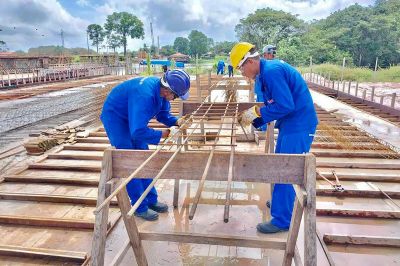 notícia: Obra da ponte sobre o Rio Alto Acará chega a 50% na PA-256, no nordeste paraense