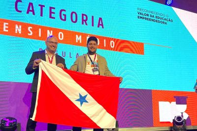 notícia: Professor da rede estadual do Pará vence o Prêmio Educador Transformador