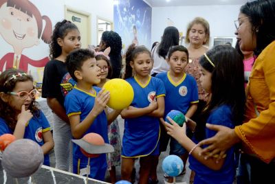 notícia:  Professores e alunos da rede estadual participam de seminário sobre educação científica
