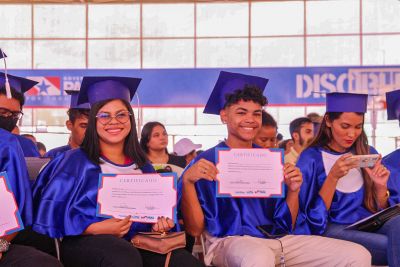 notícia: Cerimônia marcou a certificação de 260 jovens e adultos nas Usinas da Paz 