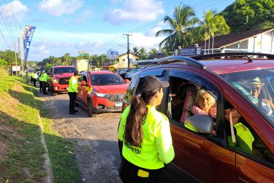 notícia: Blitz educativa do Detran orienta veranistas sobre prevenção a acidentes nas estradas