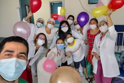 notícia: Após sete meses internado na Santa Casa, adolescente transplantado renal recebe alta