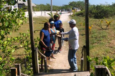 notícia: Vilas de pescadores próximas de Salinas recebem ação educativa da Adepará 