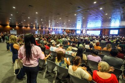 notícia: Servidores administrativos e do suporte educacional da Seduc têm benefícios do PCCR