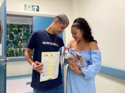 notícia: Mais de 2.500 crianças são registradas em cartório na Fundação Santa Casa, em 2023 