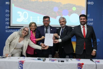 notícia: Universidades estaduais da Amazônia assinam termo de cooperação