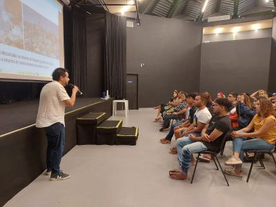 notícia: UsiPaz Cabanagem promove palestra sobre moda e sustentabilidade