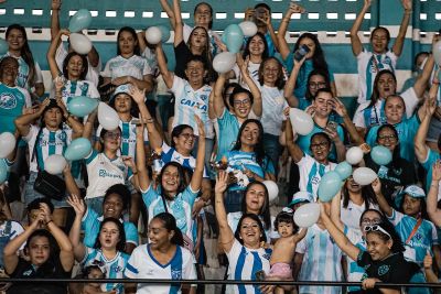 notícia: Torcida exclusiva de mulheres e crianças assiste a Paysandu e Pouso Alegre
