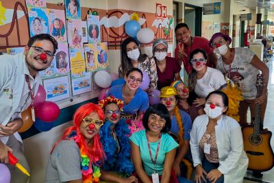 notícia: 'Trupe da Alegria' enche de música e brincadeiras o Hospital Regional, em Santarém