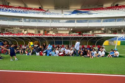 notícia: Mais de 50 crianças com autismo e TDH visitam o Novo Mangueirão