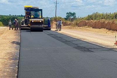 notícia: Pavimentação asfáltica da PA-127, no nordeste paraense, segue em novos trechos