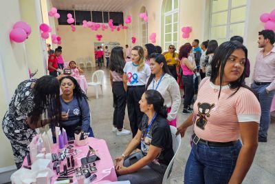 notícia: Secretaria de Justiça (Seju) promove ação pelo Outubro Rosa e Dia do Servidor Público