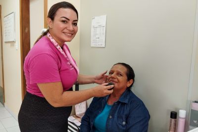 notícia: Hospital Regional do Tapajós realiza 'Dia de Beleza', alusivo ao 'Outubro Rosa'
