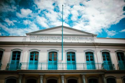 notícia: Professor da rede estadual lança livro sobre relatos sobrenaturais em escola centenária