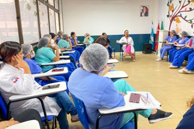 notícia: Hospital Metropolitano elenca mitos e verdades sobre câncer de mama junto aos usuários, acompanhantes e colaboradores