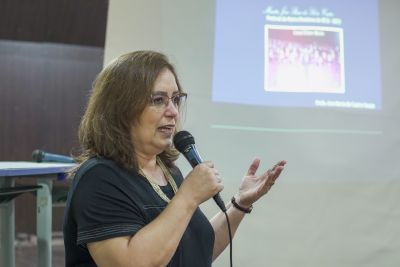 notícia: Maestro recebe homenagem da sobrinha e do Madrigal da Uepa