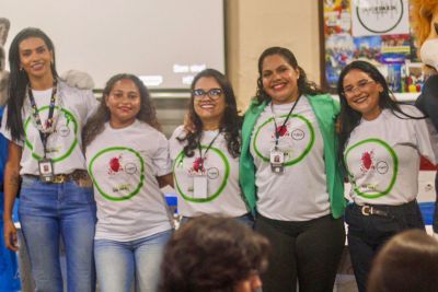 notícia: Podcast 'A Voz da EJA' de escola estadual é semifinalista do Prêmio LED 2024