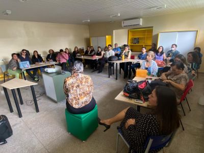 notícia: Secretaria de Educação promove formação para enfrentamento da violência contra mulheres