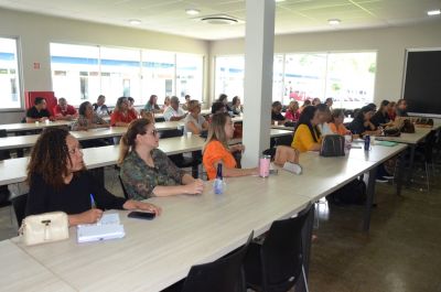 notícia: Servidores das escolas de tempo integral participam de formação na Seduc