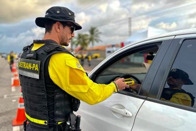 notícia: Detran prende quatro e autua 15 motoristas que dirigiam sob o efeito de álcool