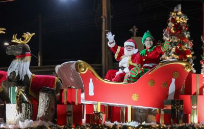 notícia: UsiPaz Pe. Bruno Sechi recebe, com música e balé, a Caravana de Natal