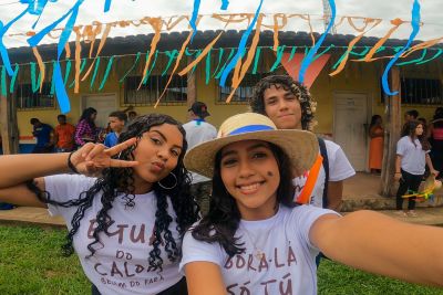notícia: Em Cotijuba, alunos de escola pública exibem 500 fotos sobre 'Boi-Bumbá' na Ilha