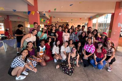 notícia: Projeto de escola estadual forma mais de 30 estudantes em curso de inglês gratuito