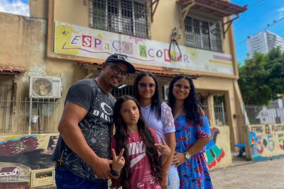 notícia: Espaço Acolher da Santa Casa recebe cabelos doados por menino de 9 anos