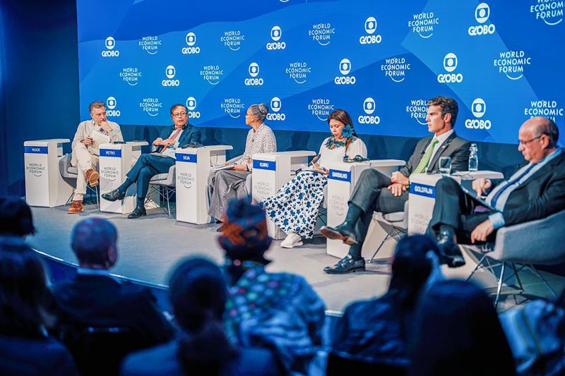  <div class='credito_fotos'>Foto: worldeconomicforum / Boris Baldinger   |   <a href='/midias/2024/originais/18110_b3877ce1-fbec-2a03-6072-646dc4cd1df9.jpg' download><i class='fa-solid fa-download'></i> Download</a></div>