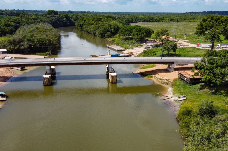 ponte sobre o rio Acará