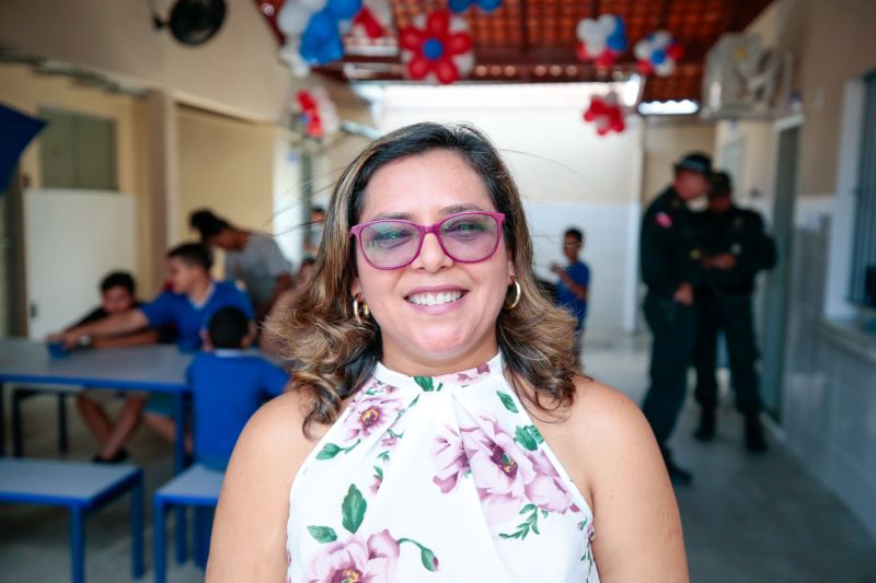 Dejane Arnaud, diretora escolar <div class='credito_fotos'>Foto: Marco Santos / Ag. Pará | <a href='/midias/2024/originais/18236_576477e8-8734-143f-41ff-fc123917ff6d.jpg' download><i class='fa-solid fa-download'></i> Download</a></div>