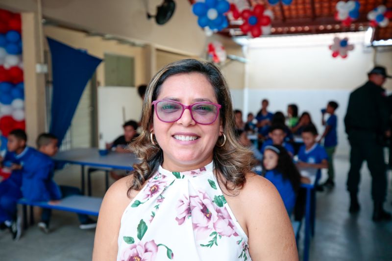Dejane Arnaud, diretora escolar <div class='credito_fotos'>Foto: Marco Santos / Ag. Pará | <a href='/midias/2024/originais/18236_e016a613-adf7-d155-d6d8-c65071f00724.jpg' download><i class='fa-solid fa-download'></i> Download</a></div>