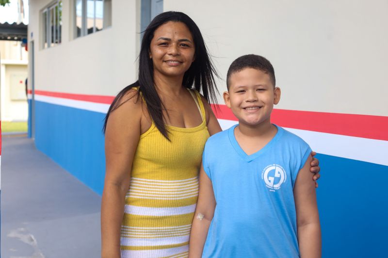 Taciane de Souza Viana , mae do aluno Yan Henrique <div class='credito_fotos'>Foto: Bruno Cecim / Ag.Pará | <a href='/midias/2024/originais/18237_513b0f7f-8a85-42a4-ea2c-8e51aa815da8.jpg' download><i class='fa-solid fa-download'></i> Download</a></div>