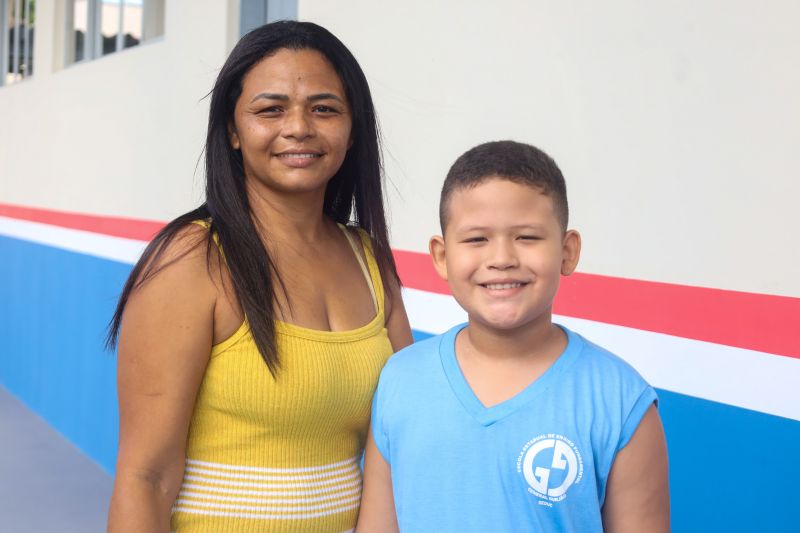 Taciane de Souza Viana , mae do aluno Yan Henrique <div class='credito_fotos'>Foto: Bruno Cecim / Ag.Pará | <a href='/midias/2024/originais/18237_68a78cfc-e681-1886-3c3b-5b1e75da570a.jpg' download><i class='fa-solid fa-download'></i> Download</a></div>