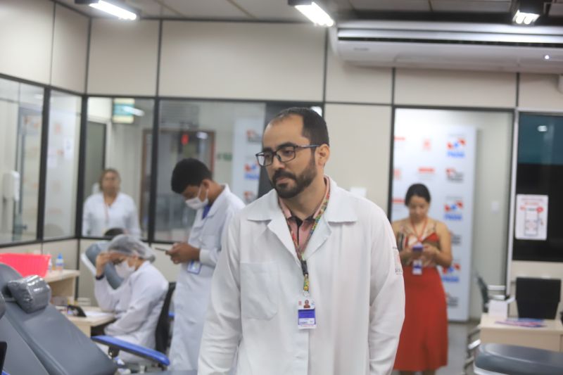 André Almeida - enfermeiro/gerente da triagem do Hemopa <div class='credito_fotos'>Foto: Bruno Cruz / Agência Pará | <a href='/midias/2024/originais/18456_5dd3ad83-4ffd-51b0-925f-20db8613d840.jpg' download><i class='fa-solid fa-download'></i> Download</a></div>