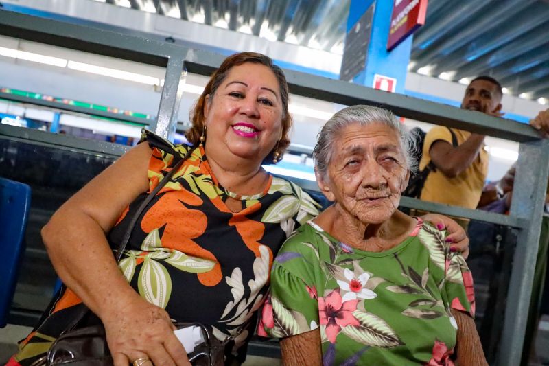 Durcilene Santos - autônoma e Raimunda Souza - 95 anos <div class='credito_fotos'>Foto: Marcelo Lelis / Ag. Pará | <a href='/midias/2024/originais/18630_32707ebc-6e92-244f-8f39-2d694626dbd5.jpg' download><i class='fa-solid fa-download'></i> Download</a></div>