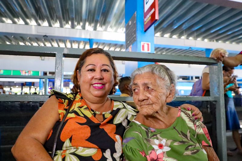 Durcilene Santos - autônoma e Raimunda Souza - 95 anos <div class='credito_fotos'>Foto: Marcelo Lelis / Ag. Pará | <a href='/midias/2024/originais/18630_5640d8de-1718-dde9-e897-a5d84b7fa7d9.jpg' download><i class='fa-solid fa-download'></i> Download</a></div>