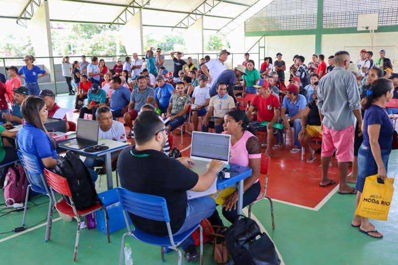 MOJU - Mutirão Regulariza Pará / FOTOS: Antonio Darwich/Ascom-Semas
Semas faz Mutirão do Regulariza Pará em comunidades de Moju
<div class='credito_fotos'>Foto: ASCOM / SEMAS | <a href='/midias/2024/originais/18746_244b5dc7-5463-daef-257e-b9a33c023996.jpg' download><i class='fa-solid fa-download'></i> Download</a></div>