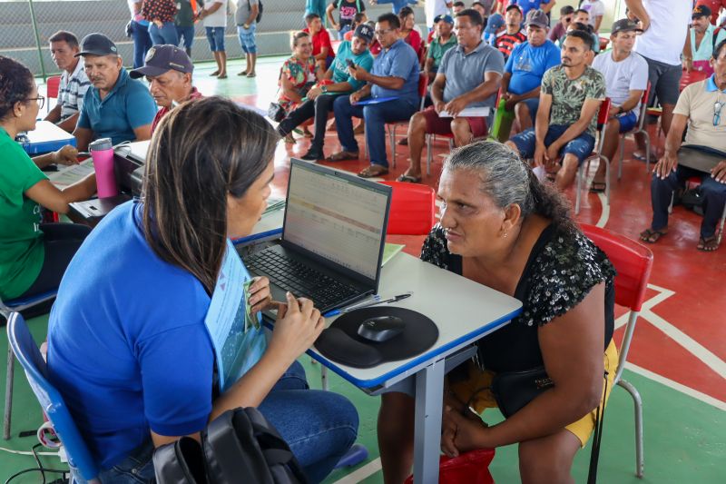 MOJU - Mutirão Regulariza Pará / FOTOS: Antonio Darwich/Ascom-Semas
Semas faz Mutirão do Regulariza Pará em comunidades de Moju
<div class='credito_fotos'>Foto: ASCOM / SEMAS | <a href='/midias/2024/originais/18746_293f8f84-0dfa-f18a-97e4-b12fa549aae2.jpg' download><i class='fa-solid fa-download'></i> Download</a></div>