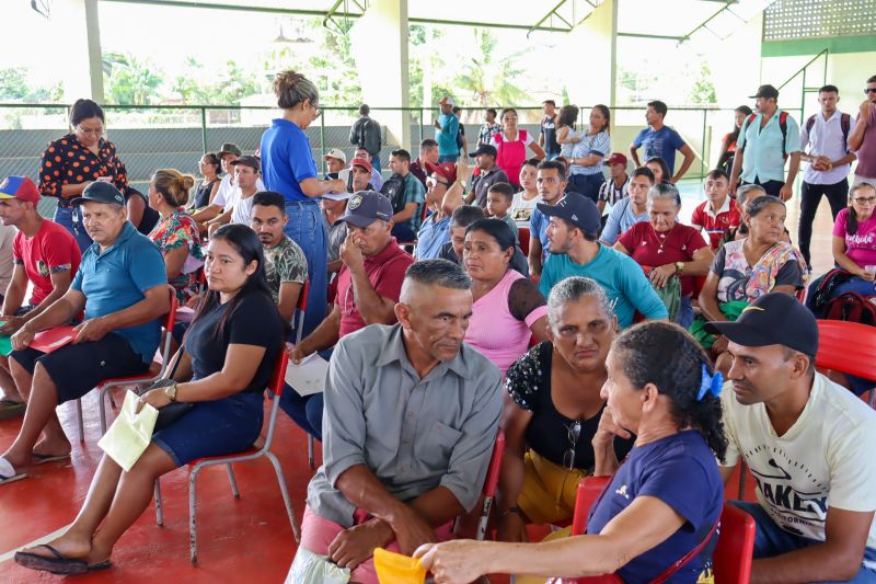 MOJU - Mutirão Regulariza Pará / FOTOS: Antonio Darwich/Ascom-Semas
Semas faz Mutirão do Regulariza Pará em comunidades de Moju
<div class='credito_fotos'>Foto: ASCOM / SEMAS | <a href='/midias/2024/originais/18746_491ef454-c74b-ec73-8db5-213092793fce.jpg' download><i class='fa-solid fa-download'></i> Download</a></div>
