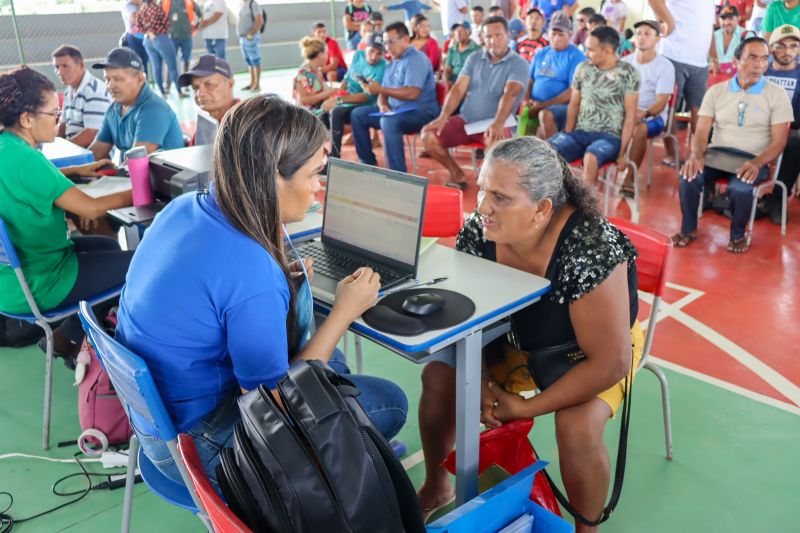 MOJU - Mutirão Regulariza Pará / FOTOS: Antonio Darwich/Ascom-Semas
Semas faz Mutirão do Regulariza Pará em comunidades de Moju
<div class='credito_fotos'>Foto: ASCOM / SEMAS | <a href='/midias/2024/originais/18746_5f29a126-25c0-88f2-0b70-73ccaff1009a.jpg' download><i class='fa-solid fa-download'></i> Download</a></div>