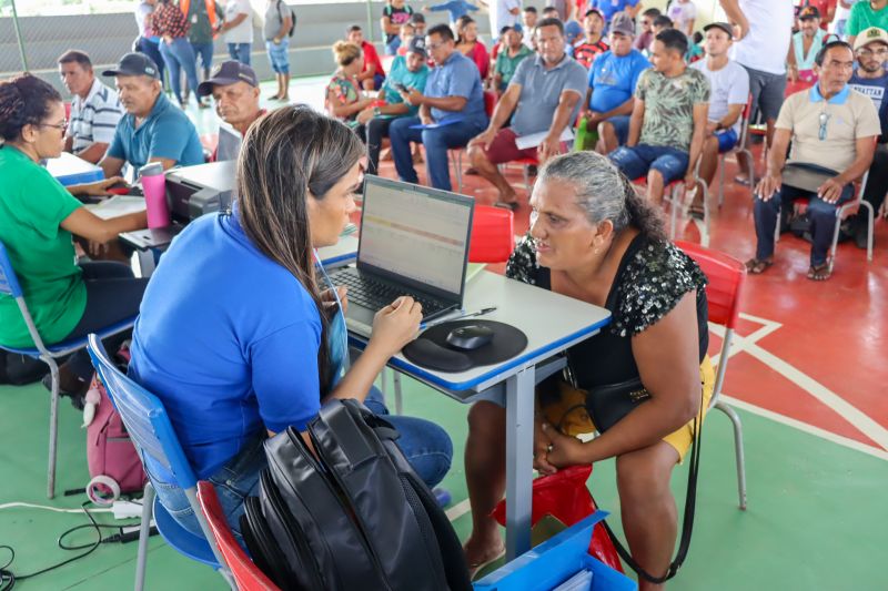 MOJU - Mutirão Regulariza Pará / FOTOS: Antonio Darwich/Ascom-Semas

Semas faz Mutirão do Regulariza Pará em comunidades de Moju
 <div class='credito_fotos'>Foto: ASCOM / SEMAS   |   <a href='/midias/2024/originais/18746_5f29a126-25c0-88f2-0b70-73ccaff1009a.jpg' download><i class='fa-solid fa-download'></i> Download</a></div>